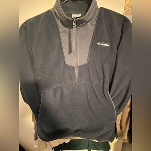 Columbia 1/4 zip - Navy Women’s size L